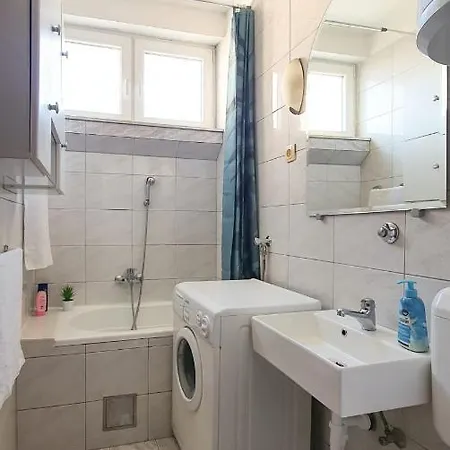 Stadium Apartment Split